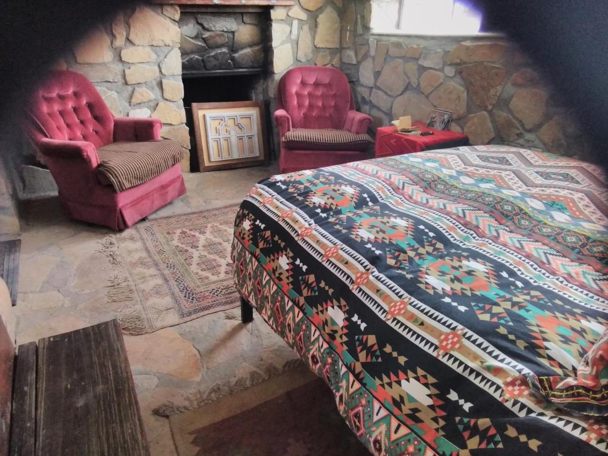 La Loma Del Chivo Llc Stone Cottage Alternative Building Маратон Екстериор снимка