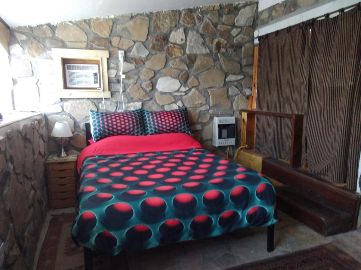 La Loma Del Chivo Llc Stone Cottage Alternative Building Маратон Екстериор снимка