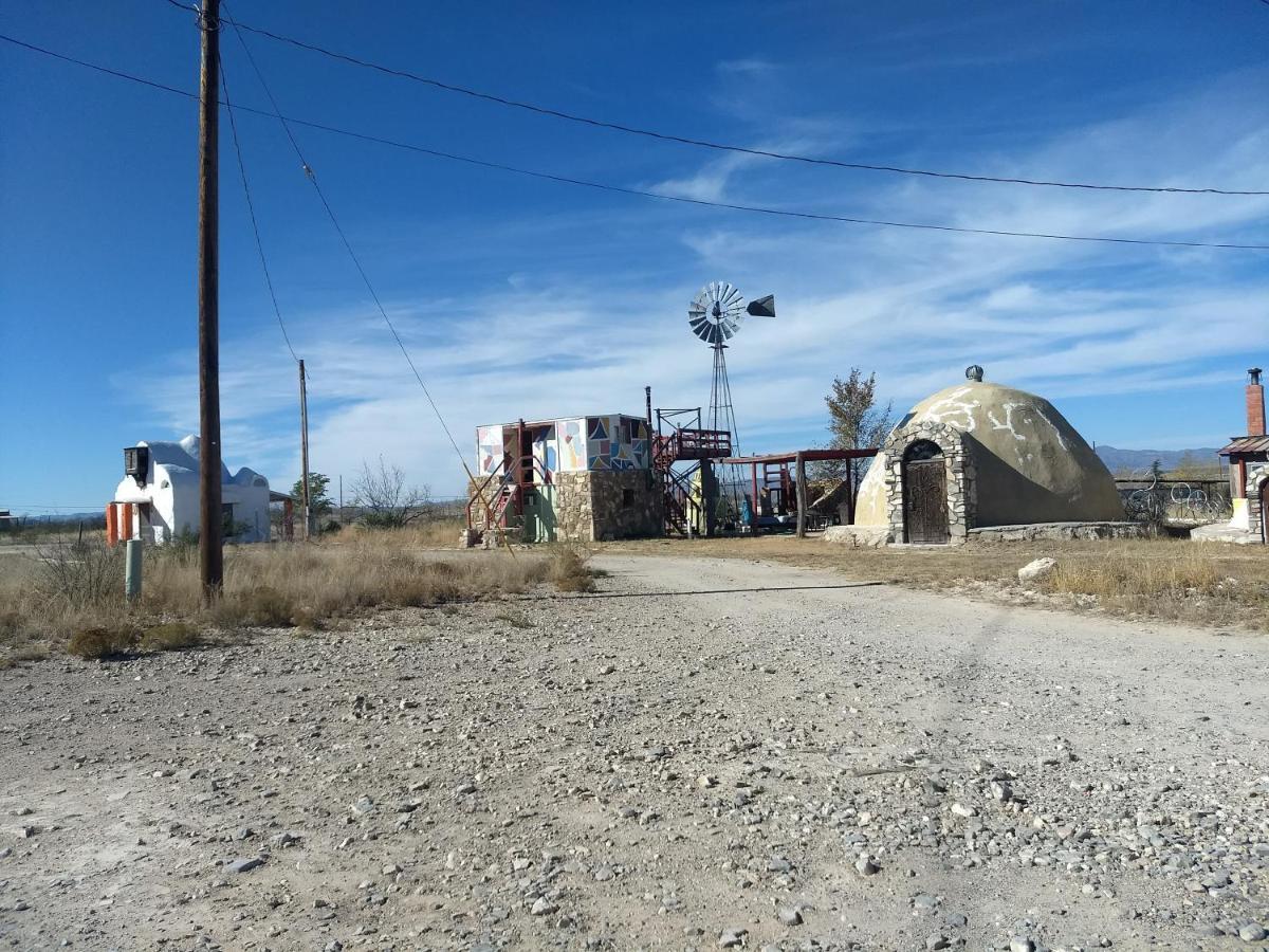 La Loma Del Chivo Llc Stone Cottage Alternative Building Маратон Екстериор снимка