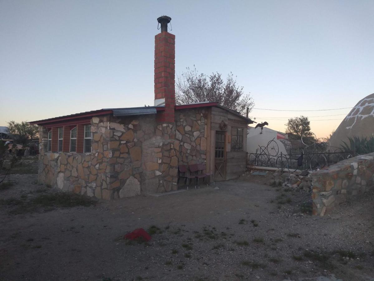 La Loma Del Chivo Llc Stone Cottage Alternative Building Маратон Екстериор снимка